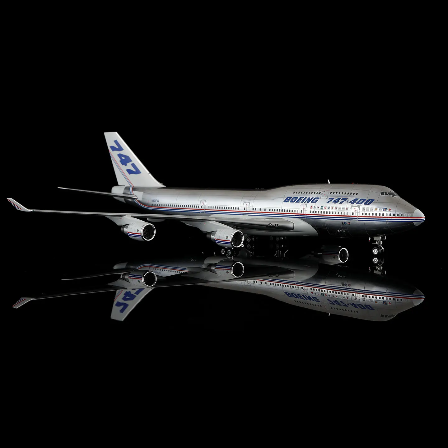 L2131 سبيكة تحصيل طائرة هدية أجنحة SQ 1:200 بوينغ "مصقول" [لون المنزل] B747-400 دييكاست طائرة طائرة نموذج N401PW