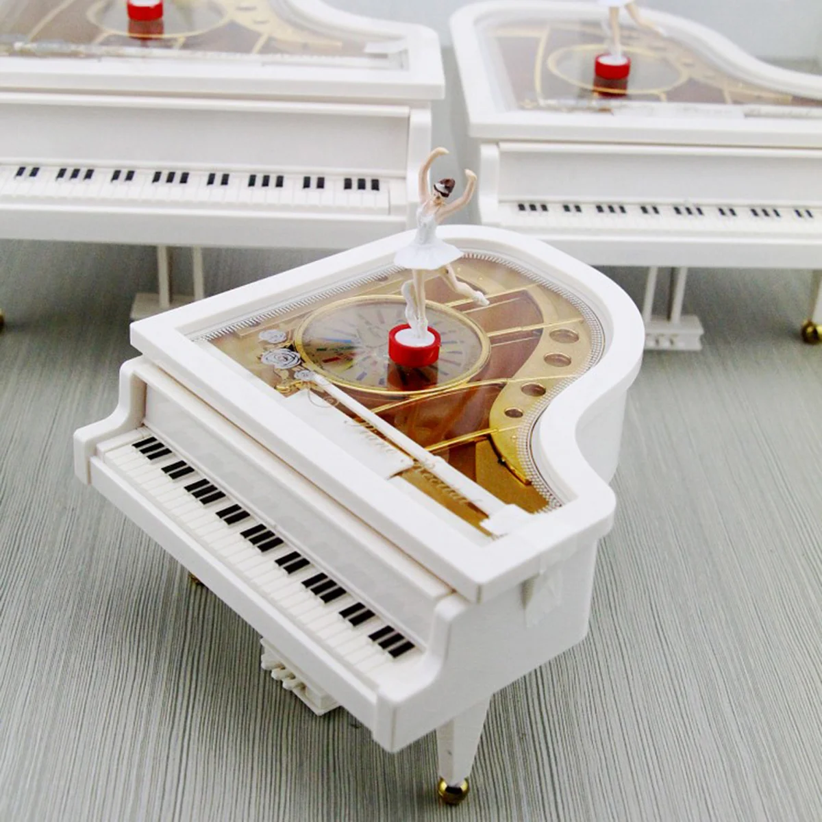 

Piano Music Box Creative Beautiful Romantic Ornament for Home Clockwork Desktop Music Box Dancing Size L