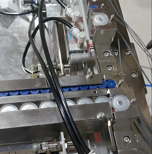 Линия для сборки инфузионного мешка, новая асептическая сталь 316, полностью автоматическая загрузка, вибрационная чаша, двигатель подачи, ПЛК