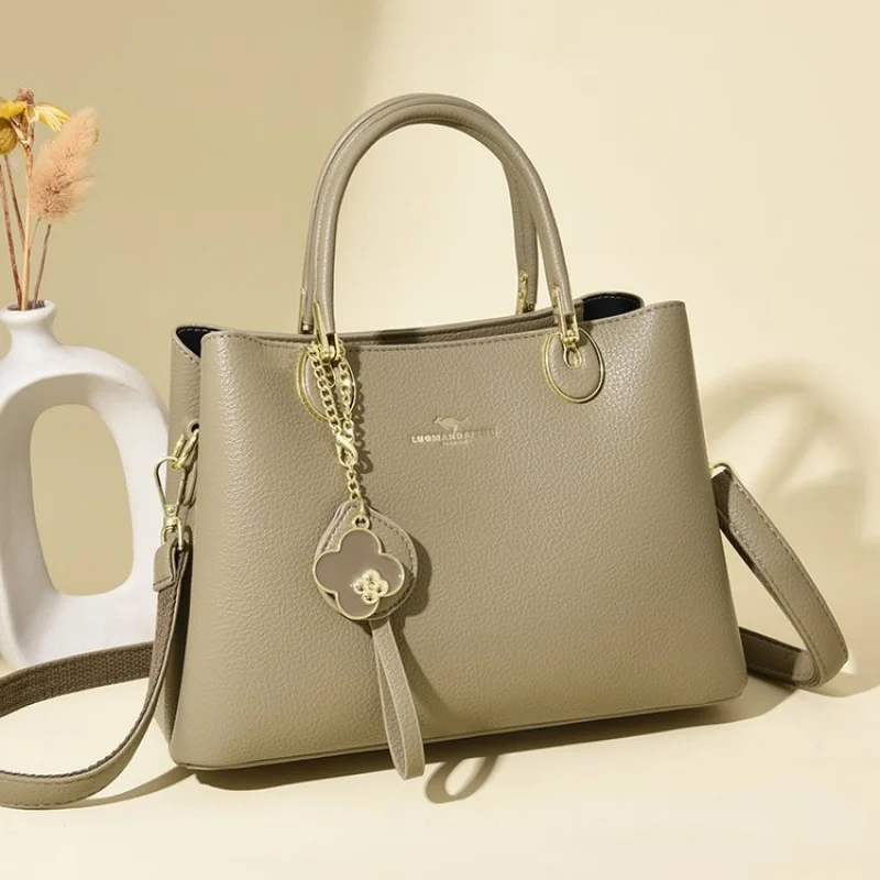 파리의 고급스러운 빈티지 스타일을 특징으로 하는 고급 가죽으로 제작된 고급 여성용 토트백 ​