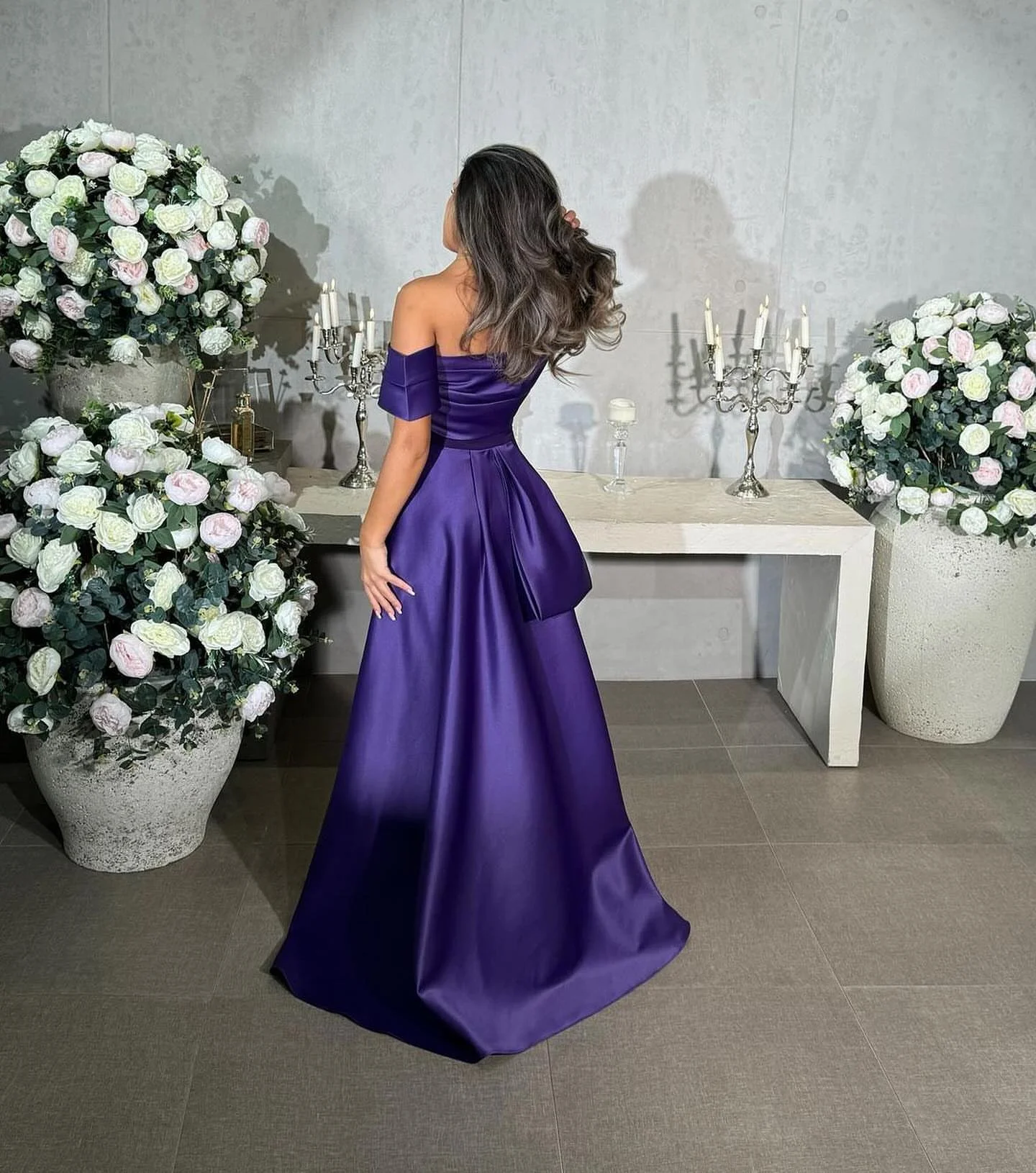 Maßgeschneiderte elegante Abendkleider, A-Linie, schulterfrei, Satin, bodenlang, Partykleider mit Vorderschlitz, formelle Kleider