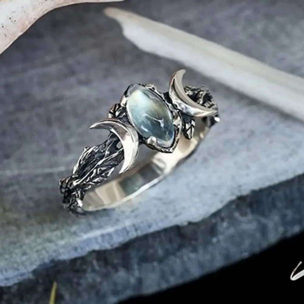 YILUOCD Vintage Natürliche Mondstein Ring Hexerei Triple Mond Göttin Ringe für Frauen Verlobung Party Hochzeit Schmuck Anillos