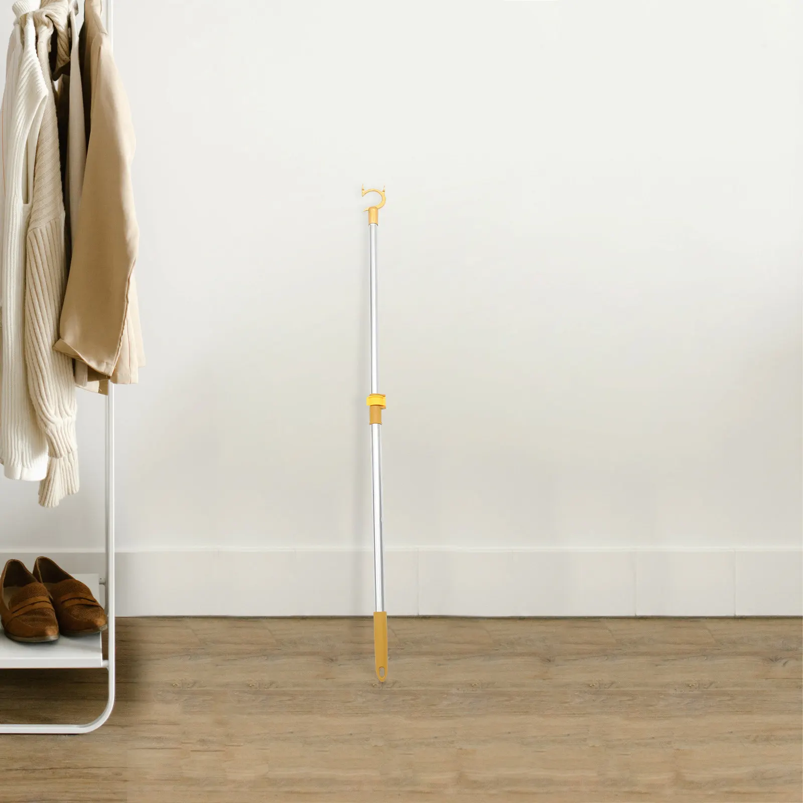 Adjustable Clothesline Rod Telescopic Clothes Reaching Pole Retractable Lightweight Aluminum Construction for Household Laundry