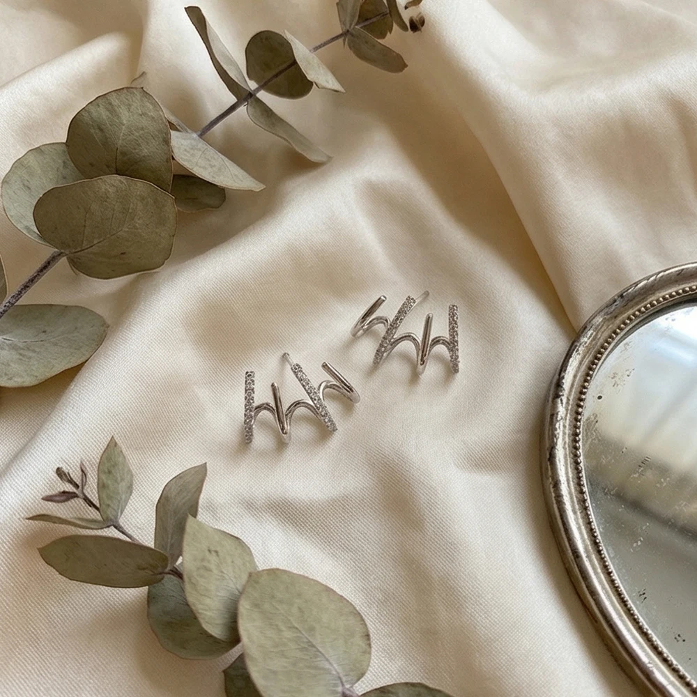 Zierliche Knorpel-Ohrringe mit Mikro-Zirkonia-Besatz, exquisite Piercing-Ohrringe für Damen, Ohrclip im koreanischen Stil, silberfarbener Schmuck, Großhandel. – Detail 6