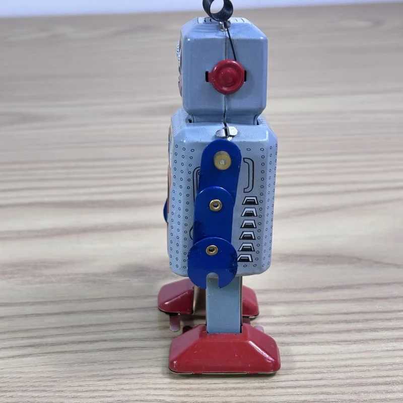 [Funny] Classic collection Retro Clockwork Wind up Metal Walking Tin Toy repairman Robot Vintage Mechanical MS249 kids gift