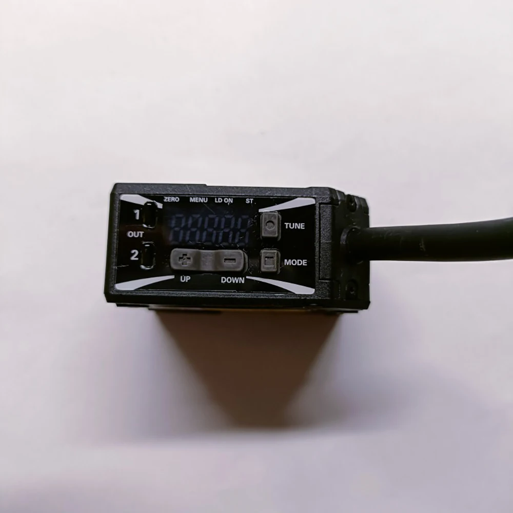 Sensor ZX1-LD100A61 pintar