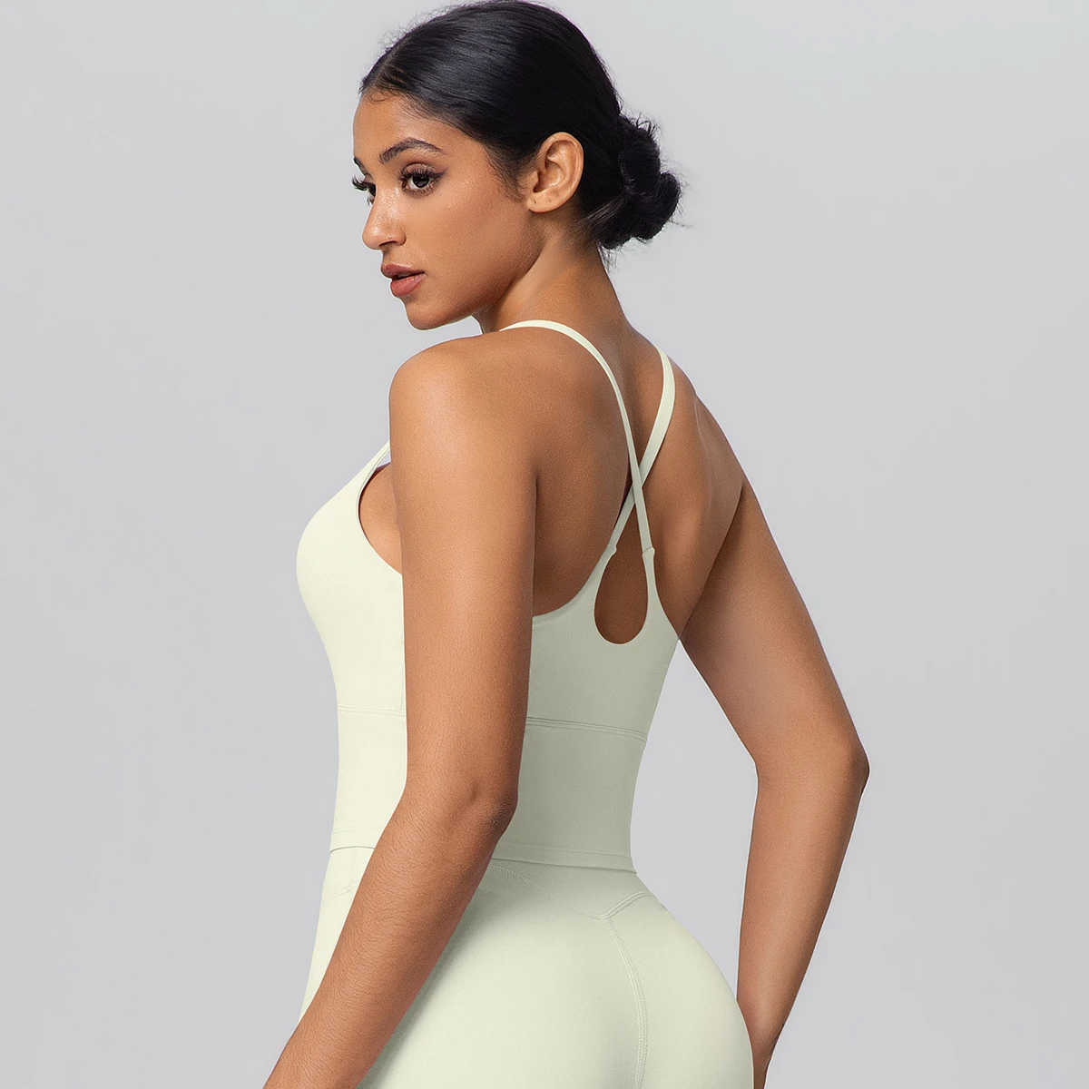 1 Stück Einfarbiger Weicher Rückenfreier Fitness-Yoga-BH für Damen, Hochfester Stoßdämpfender Sport-Top mit Push-Up-Effekt und Brustpolster – Detail 26