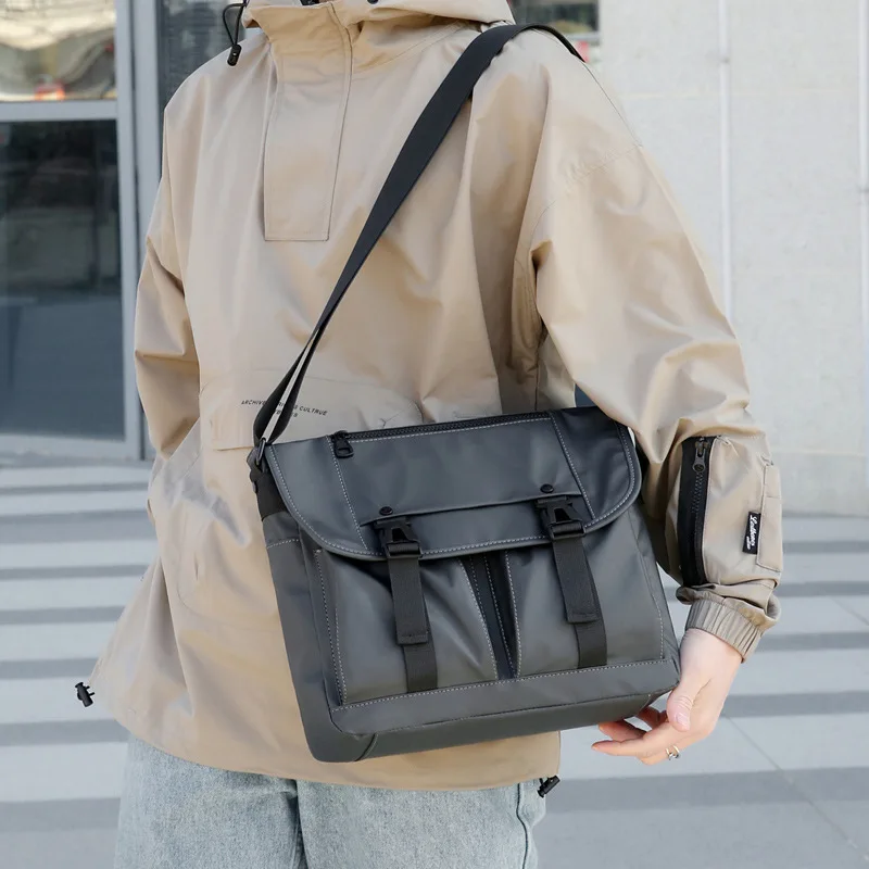 2023 New Men's Crossbody Bag iPad Business Commuter Simple Postman Bag Multi functional Anti splash Vintage Shoulder Bag