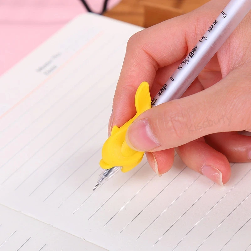 Outil d'apprentissage de l'écriture en silicone pour bébé, dispositif d'écriture, dispositif de ration, stylo poisson, aide à l'écriture, poignée, saisie de crayon pour enfants, 5 à 100 pièces par ensemble