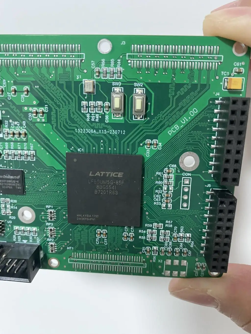 Lattice Lattice FPGA แผงพัฒนา LFE5UM5G-85F-BBG554การซื้อภาพ