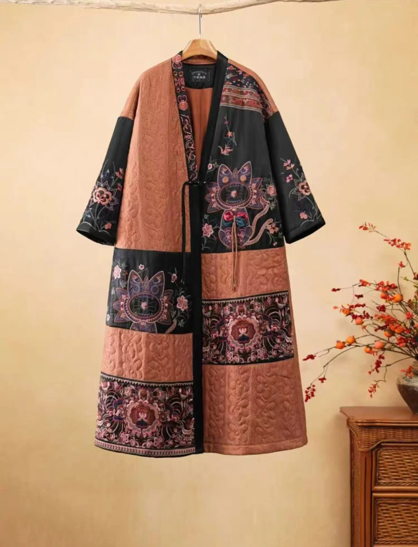 High-end winter clothes Orange black splicing jacquard V-neck  long padding parkas Luxury embroidery Women's outerwears