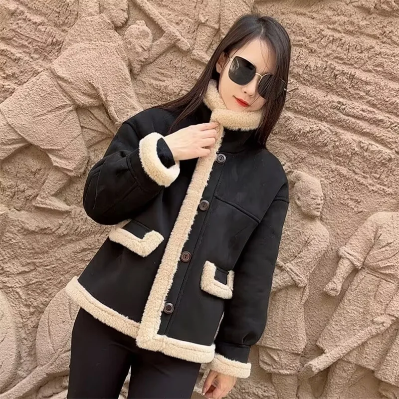 เสื้อแจ็คเก็ตผ้าหนังกลับแขนยาวสำหรับผู้หญิง ปี 2025 เสื้อโค้ทขนแกะหนานุ่ม คอตั้ง สไตล์เรโทร แฟชั่นผู้หญิง เสื้อคลุมขนสัตว์อุ่นๆ