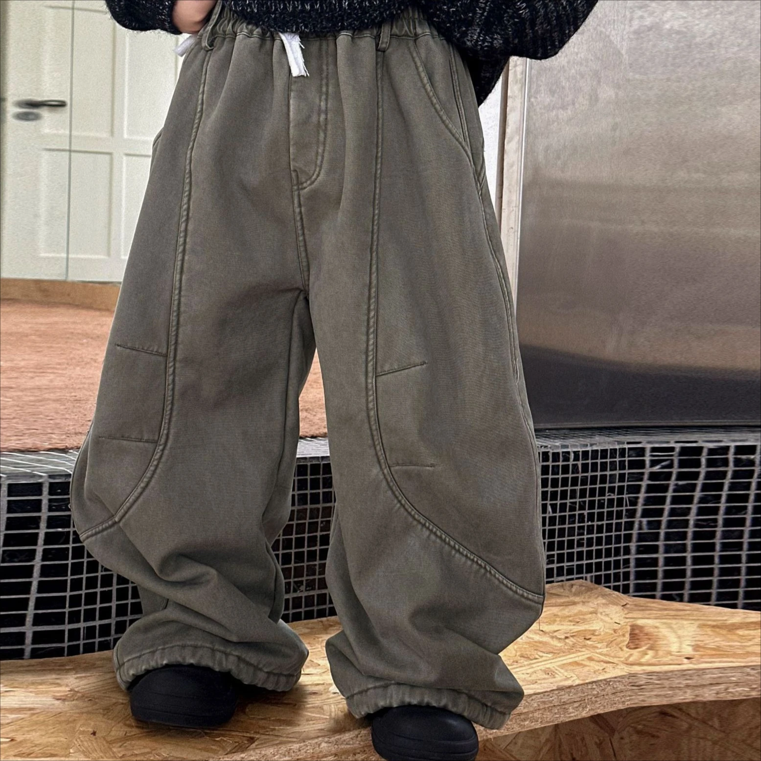 

Pants 2025 Autumn and Winter New Childrens Clothing Korean Style Boys and Girls Fashion Loose Velvet Overalls Scimitar Pants