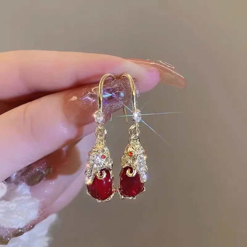 1pair Fashicn Pixiu Retro Earrings for Female Trendy Cute Animal Sense Elegant Lucky Atmospheric Red Stud Earrings Jewelry Gift