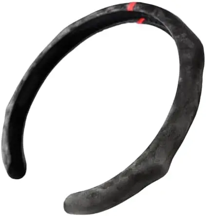 

Универсальный чехол на руль из замши с красной отделкой – подходит для рулей диаметром от 14,5 до 15 дюймов – простая установка