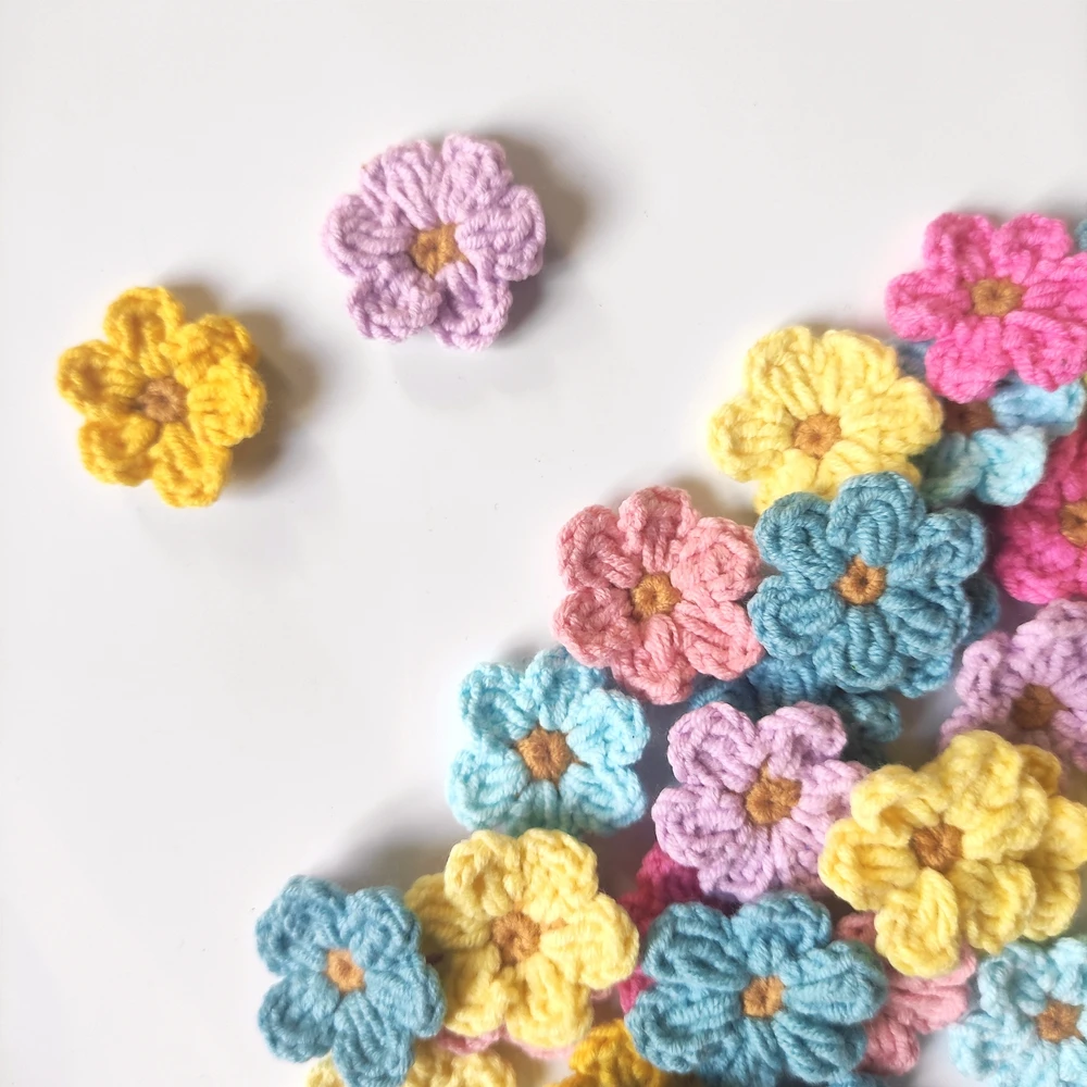 20Pcs 3cm Handmade Colorful Crocheted 6-petals 3D Flower Knitted Quilt Applique Patch Craft Ornament DIY Hairpins Hat Decor