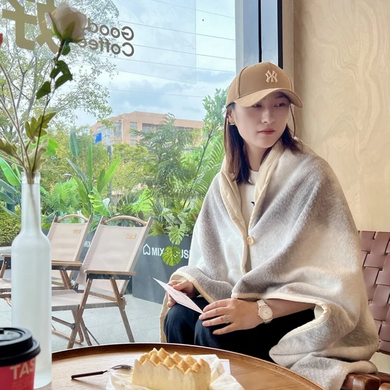 Class A cashmere shawl blanket autumn and winter warm office blanket multi-functional nap blanket