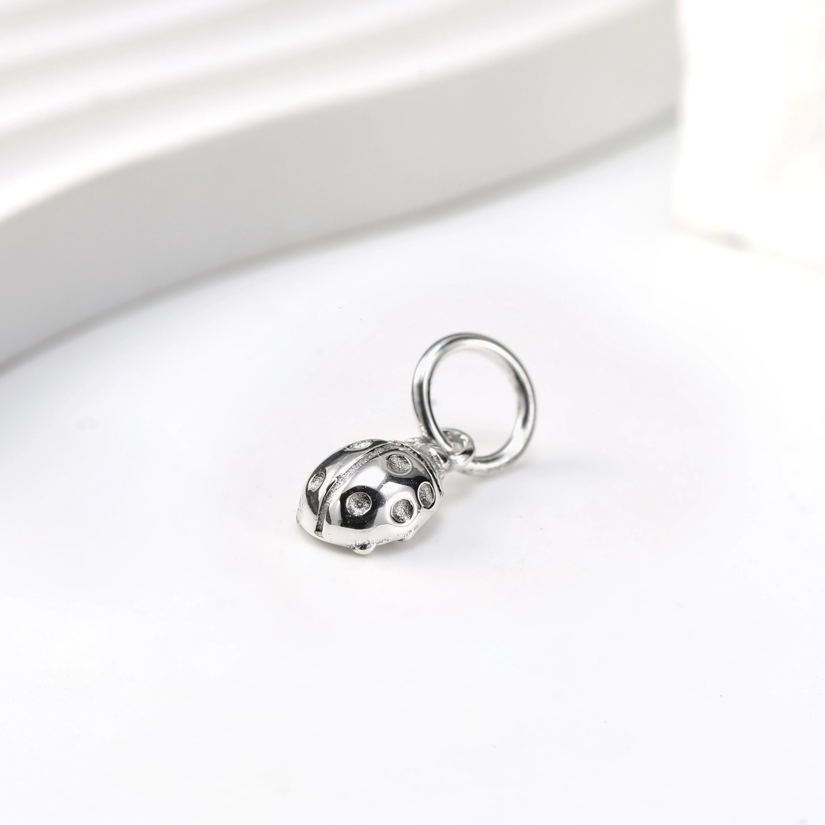 S925 سحر جيمس أفيري الخنفساء