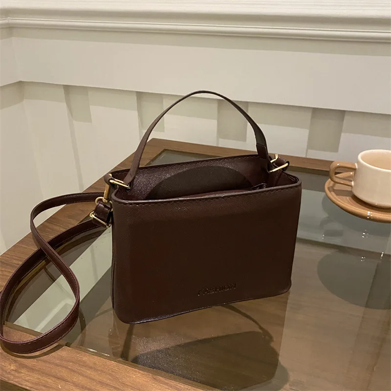 

Fashionable Retro Underarm Bag Women's Bag 2025 New Trend Shoulder Bag Versatile Small Square Bag for All Seasons