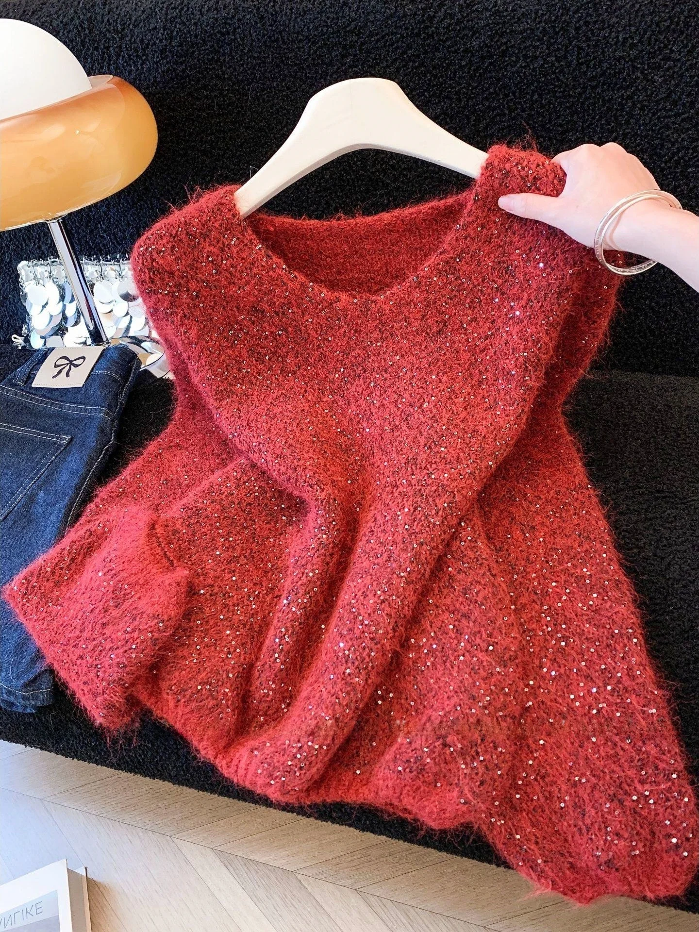 

Spring 2026 Early V-Ne Knitted Sweater Women's Winter Simulation Mouton High-End Feeling Lazy Top Bright Sequins Knitwear