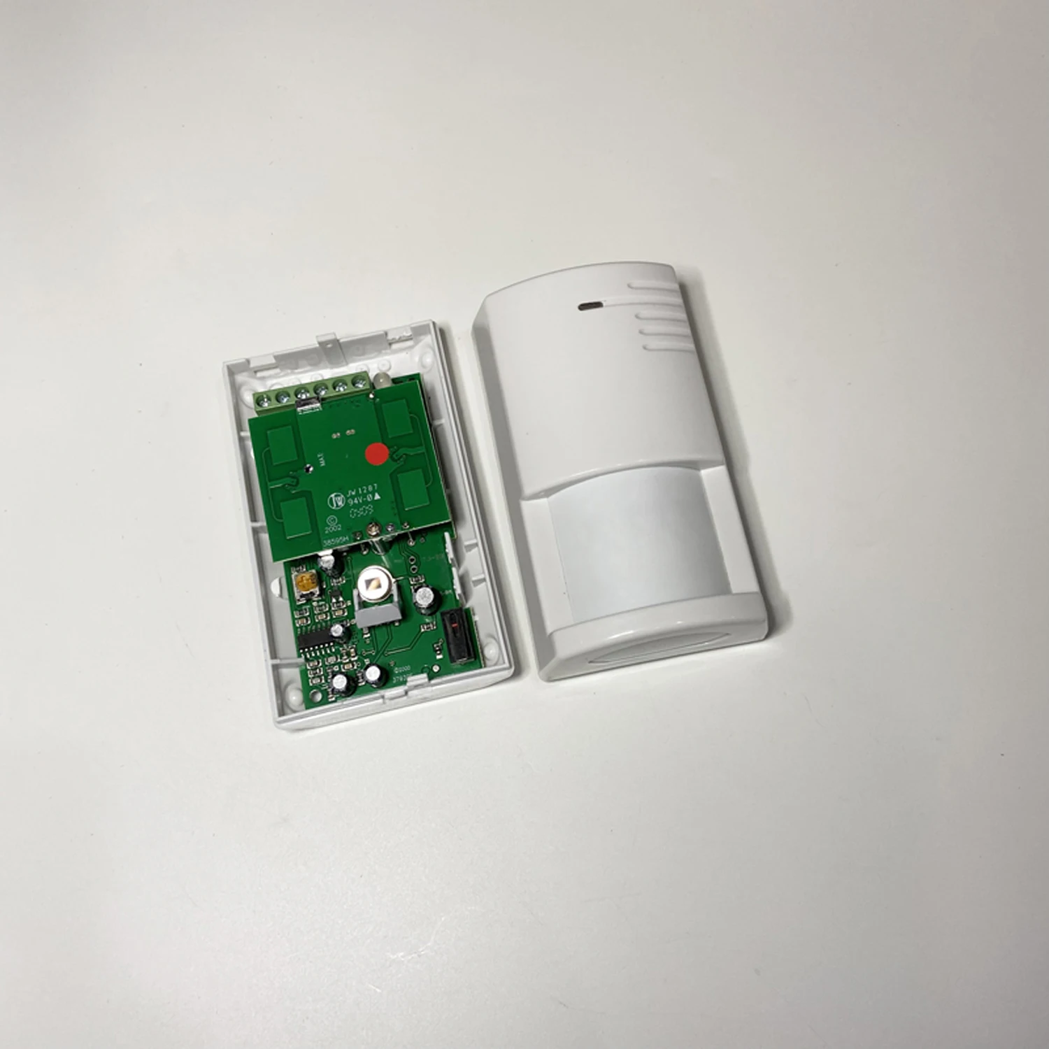 1Pcs Indoor Use Wall Mounted 12Vdc Infrared Microwave Combined Detector PIR Motion Sensor Intruder Alarm Relay Signal Output