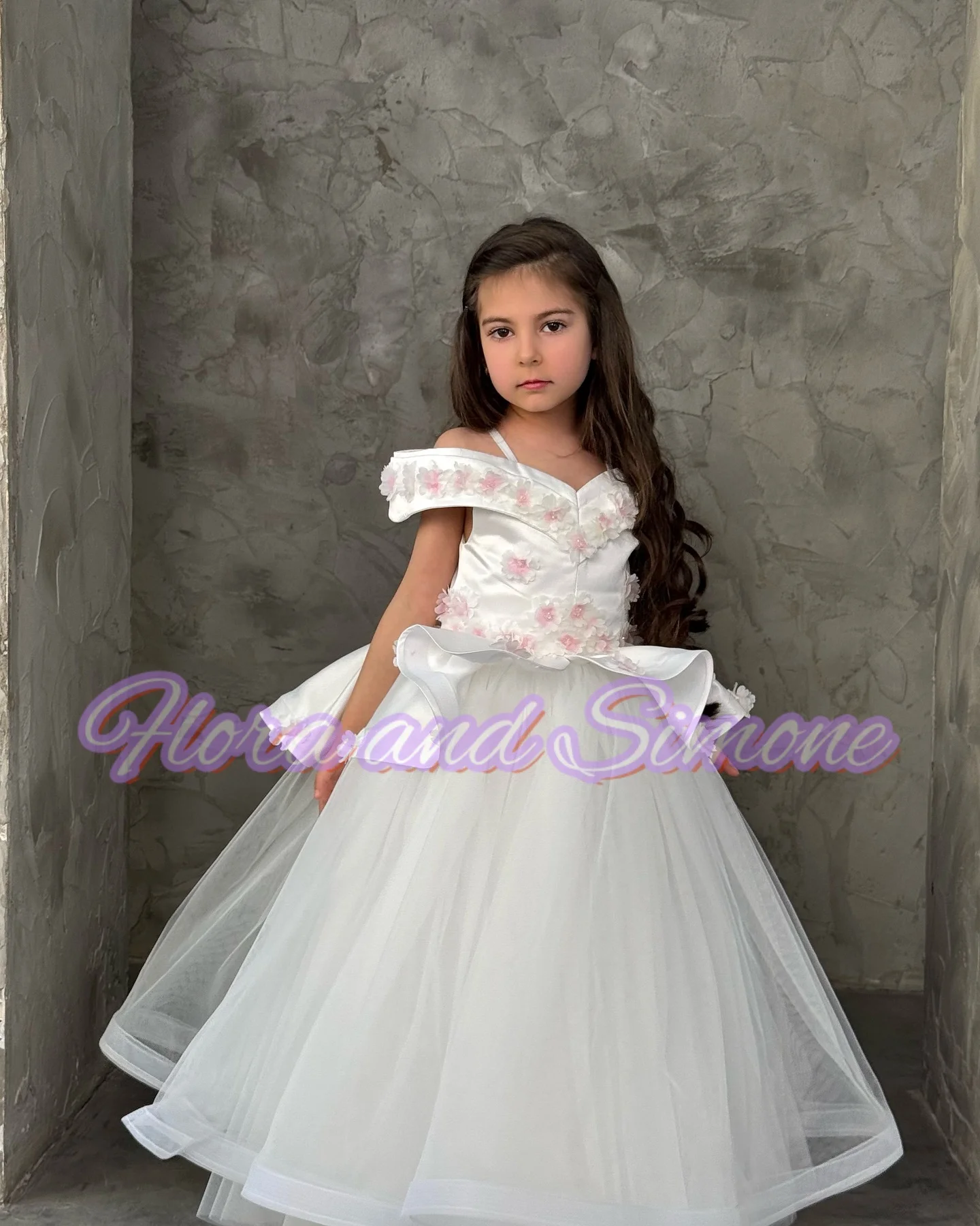 Fiori 3D eleganti personalizzati Spalle quadrate Abito da ragazza di fiori per cerimonie nuziali Feste Spettacoli di danza Festa di compleanno