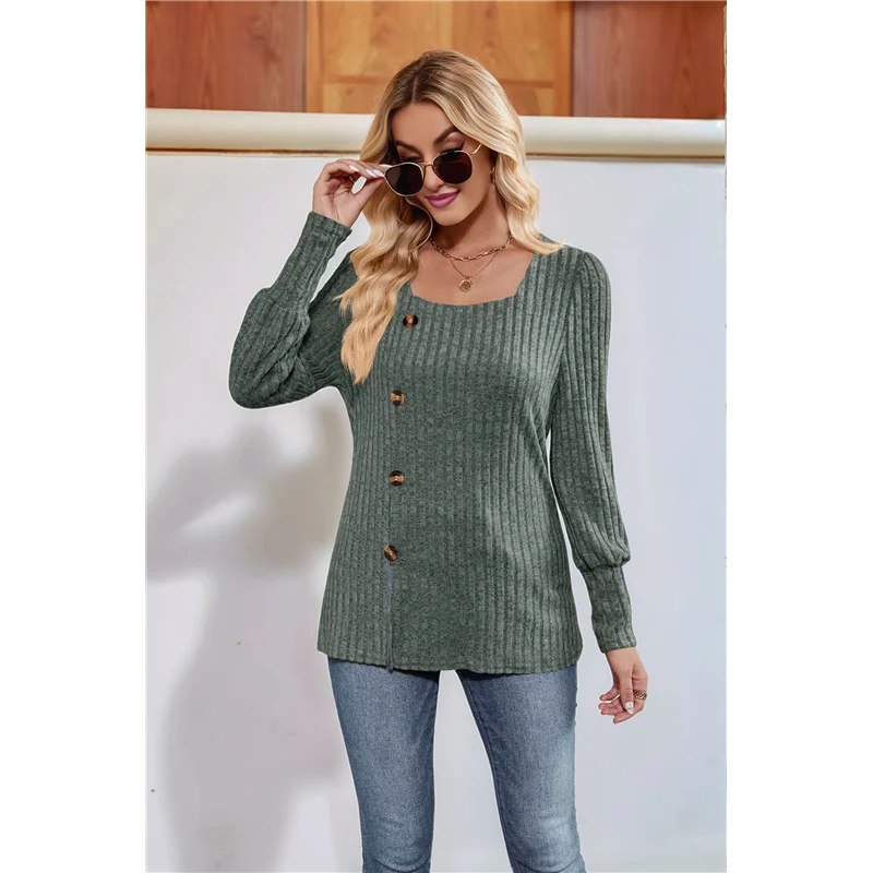 เสื้อสตรีแขนยาวทรงหลวม คอเหลี่ยม แต่งกระดุม ผ่าข้าง ผ้าเนื้อนุ่ม สไตล์เสื้อคลุม