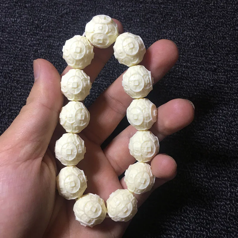 

Ivory Nut Carved Wealth Source Guangjin Buddha Beads Bracelet Coconut Wood Bodhi Seeds Crafts Beads Car Hanging with Beading