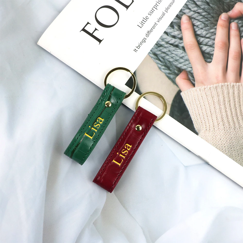 Customized Name PU Leather Car Keychain - Simple and Elegant Leather Metal Key String Pendant for Keychain