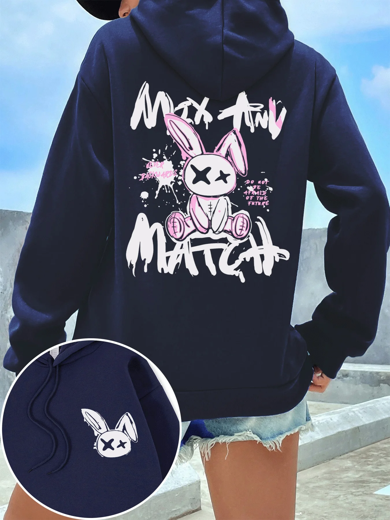 

Женская толстовка с принтом граффити и кролика из мультфильма, мягкие флисовые толстовки с карманами, свободная спортивная одежда Y2K, повседневная многоцветная толстовка с капюшоном