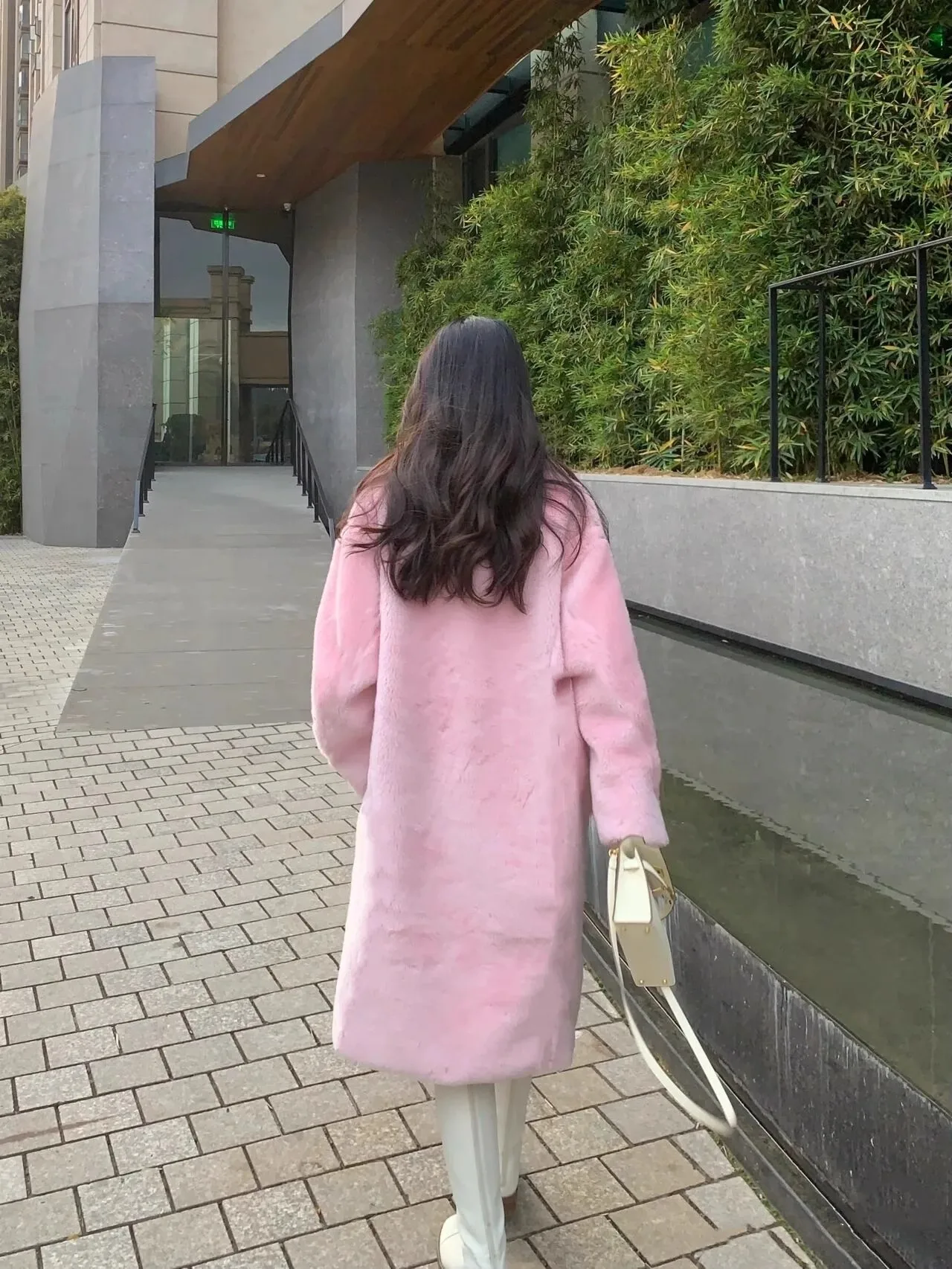 2025 ملابس نسائية المشاهير على الإنترنت نفس النمط معطف فرو صناعي شتاء جديد 1117 #3