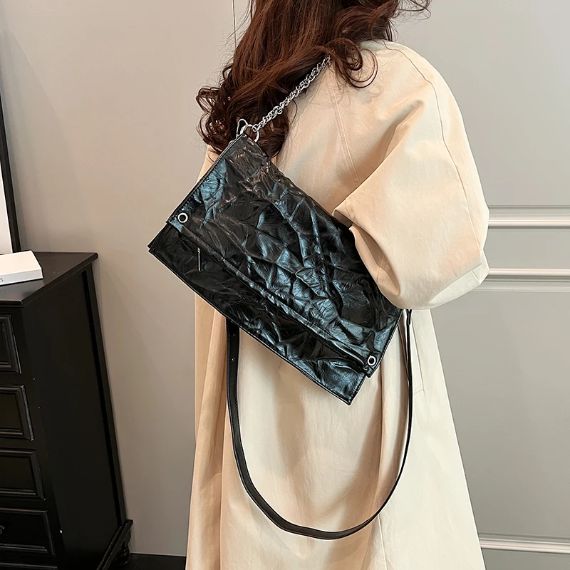 LEFTSIDE Silver Leather Crossbody Bags for Women 2023 Winter Females Chain Flap Shoulder Underarm Bag Lady Solid Color Handbags