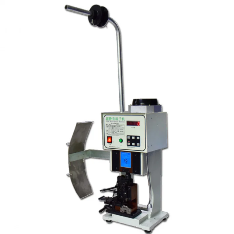 

Машина для обжима соединителей для зачистки проводов включает оборудование для обжима пресс-форм для производства клеммных кабелей