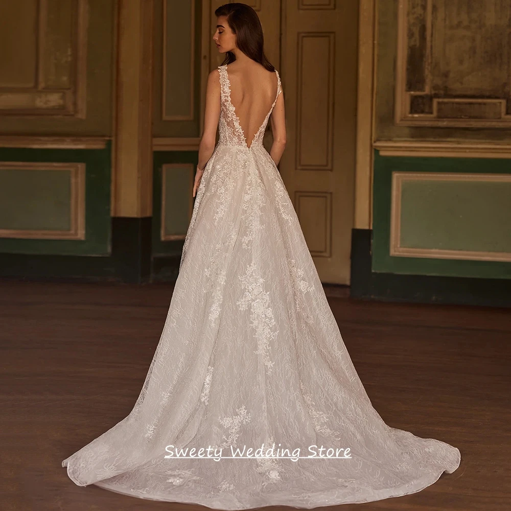 New Arrival Wedding Dress Customzied Sleeveless V Neck See Through Lace Applique Sweep Train A Line Bridal Gown for Bride