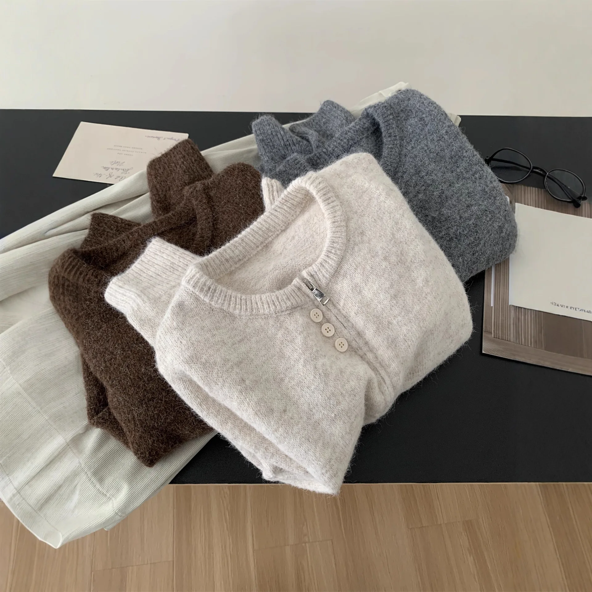 سترة محبوكة برقبة دائرية بتصميم ثلاثي الأزرار للنساء، سترة بسيطة بسحاب، خريف وشتاء #2