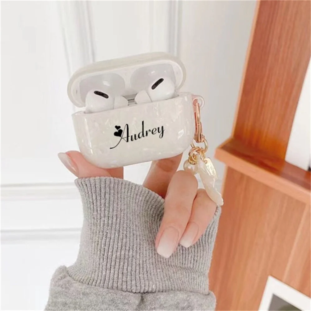 حافظة AirPod مخصصة مع لؤلؤة وقذيفة سحر جمالي اسم شخصي حافظة AirPods لأجهزة AirPods 1 2 Pro 2 غطاء سيليكون فاخر