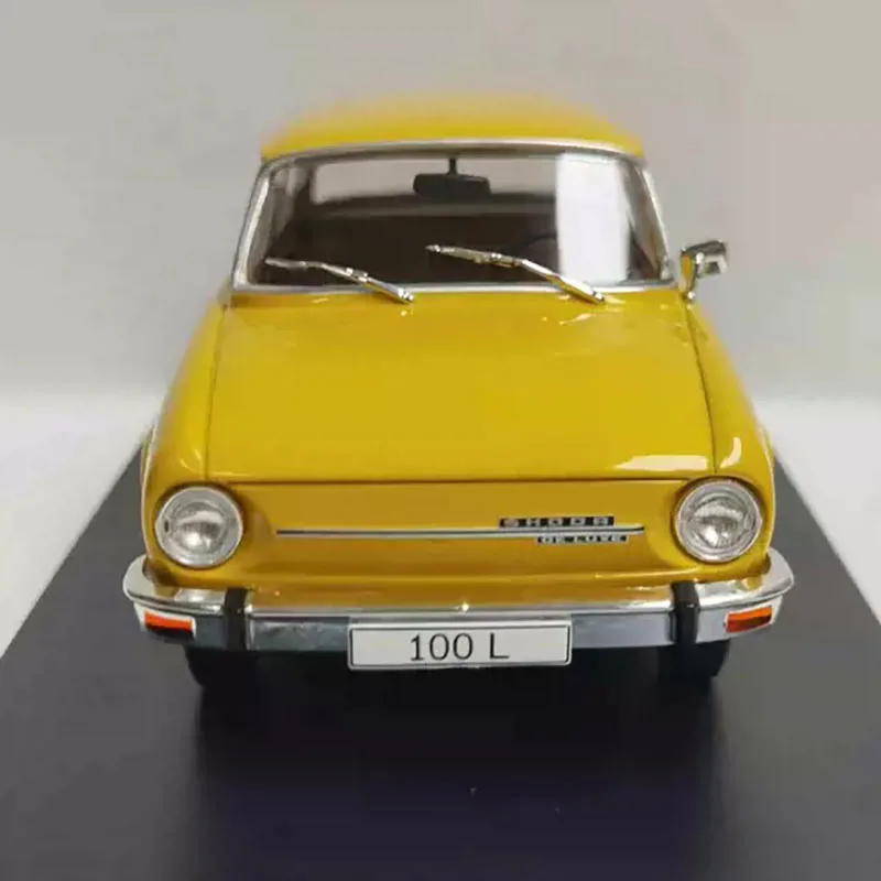 Diecast 1:24 Scale SKODA 100L Alloy Simulation Car Model Toy Collectible Ornaments