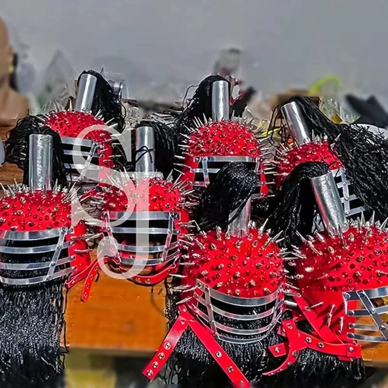 Discoteca Gogo Abiti da ballo Casco punk Drag Queen Outfit Abbigliamento rave Rivetto rosso Paillettes Tuta Cantante Costume di scena