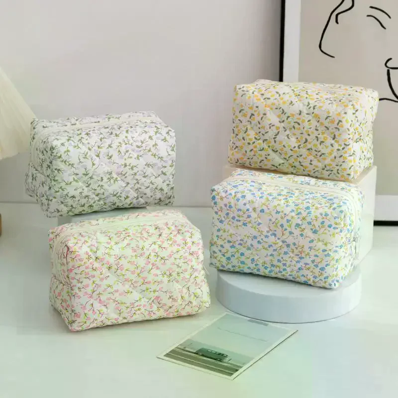 

Storage Organizer Floral Puffy Quilted Makeup Bag Flower Printed Cosmetic Pouch Large Travel Cosmetic Bag Makeup Accessory