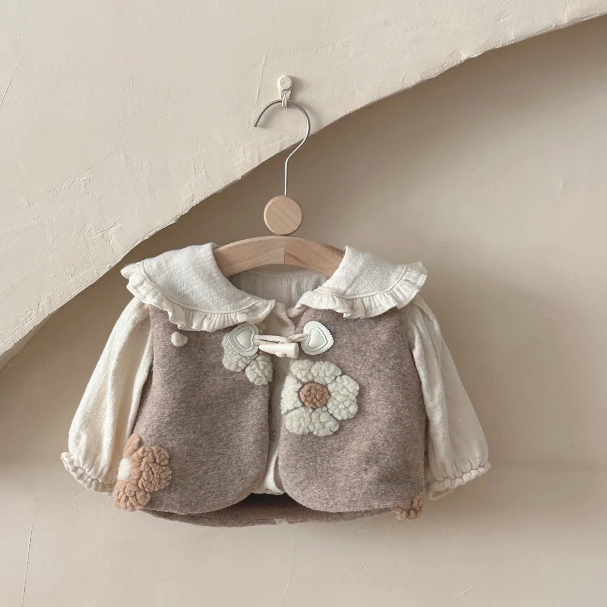 doce-flor-bordado-sem-mangas-moda-casaco-outono-inverno-bebe-de-pelucia-colete-quente-meninas-0-3-anos