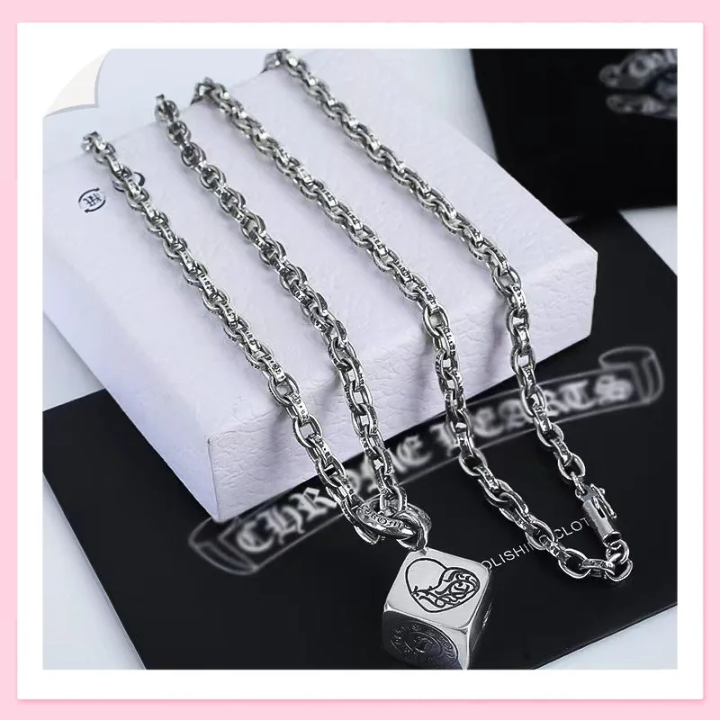 

Ожерелье с квадратным кулоном в виде кубика с английскими буквами, в стиле хип-хоп, рок, панк, модные аксессуары для стильных мужчин