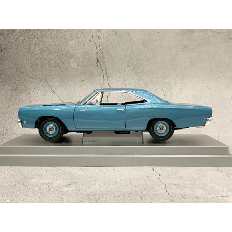 ERTL Diecast 1:18 Scale 1968 Plymouth Road Runner Alloy Car Model Finished Simulation Collection Decoration Gift Static Display view 2