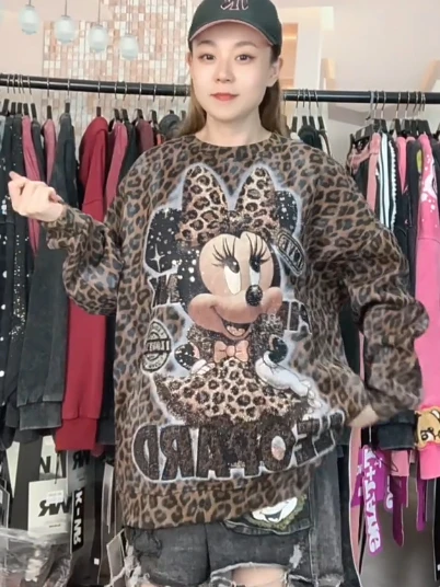 العلامة التجارية العصرية الخريف الشتاء الصوف الثقيلة ليوبارد طباعة حجر الراين الكرتون فضفاض موضة سميكة طاقم الرقبة البلوز للنساء