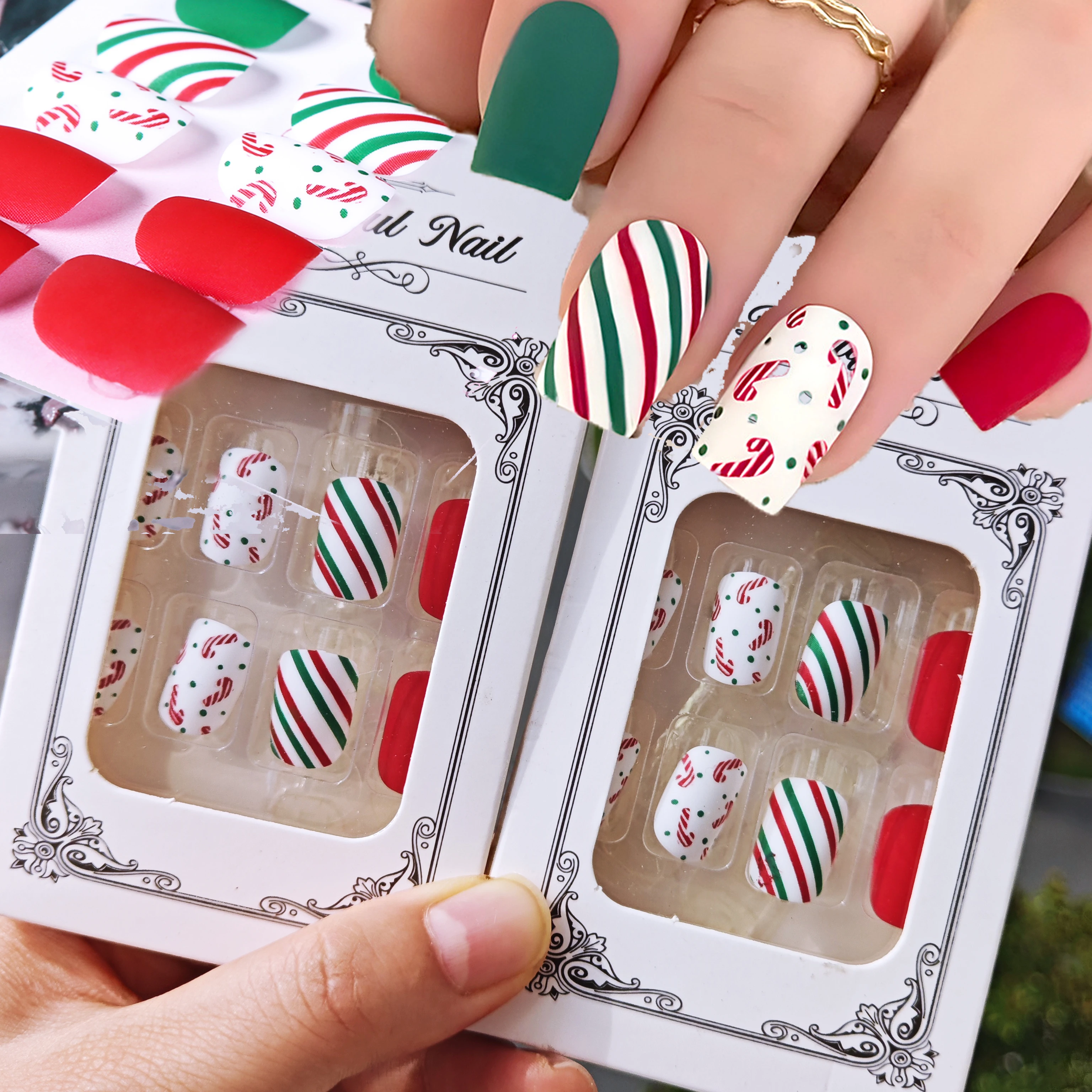 24 Teile/schachtel Weihnachten Quadrat Runde Künstliche Nägel Bunte Linie & Runde Dot Drücken Auf Nägel Full-Cover Kurze Quadrat glänzende Weihnachten Nagel Tipps