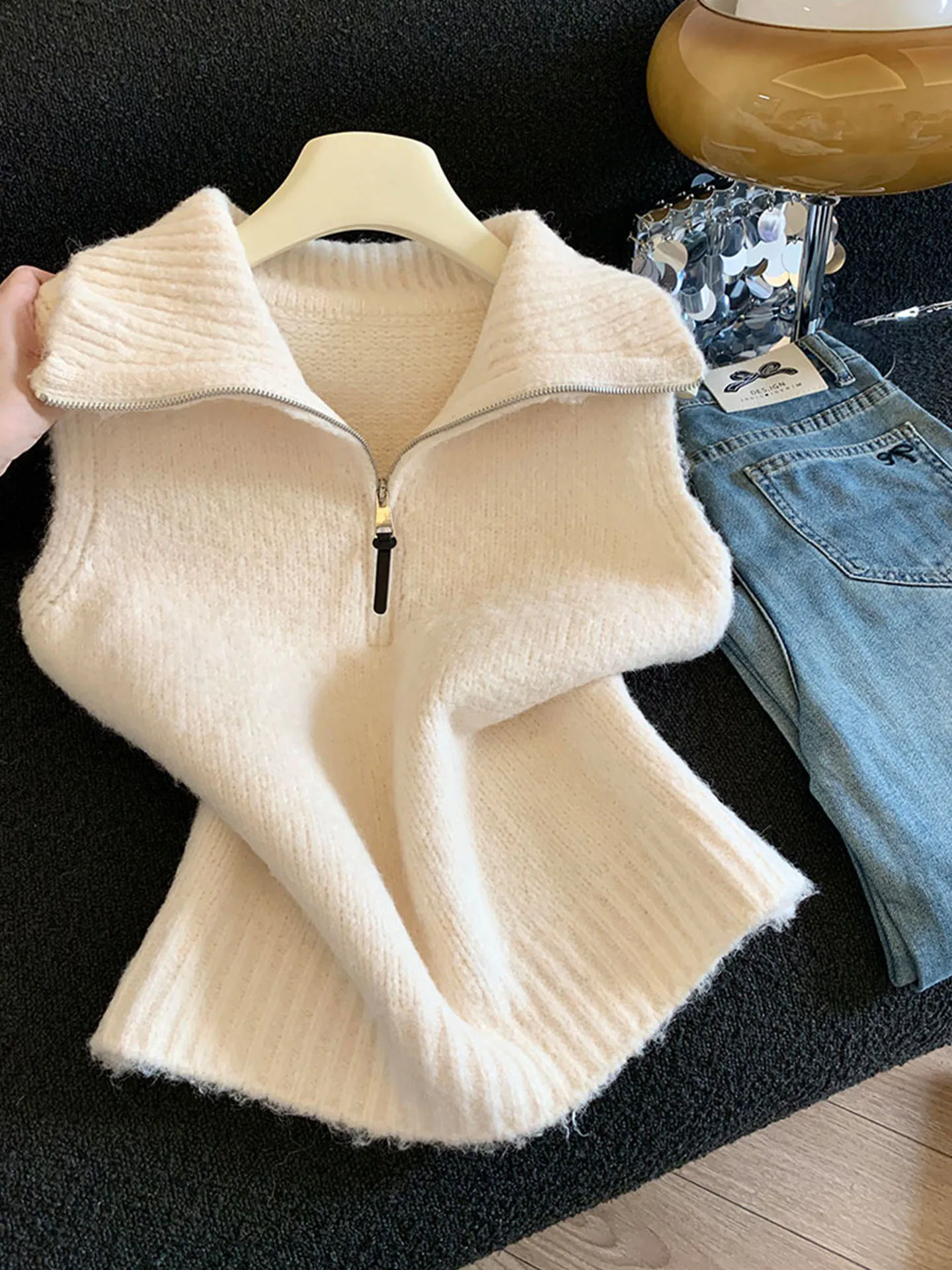 

Рекомендованная женская вязаная жилетка Emily Clud на молнии без рукавов с отложным воротником – модная зимняя верхняя одежда