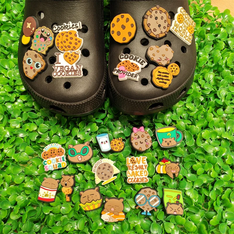 Neuankömmling 1 stücke kawaii Food-Serie vegane Kekse PVC-Schuh Charms für Clogs Pins Gartens chuhe Knopf Dekorationen DIY Rucksack