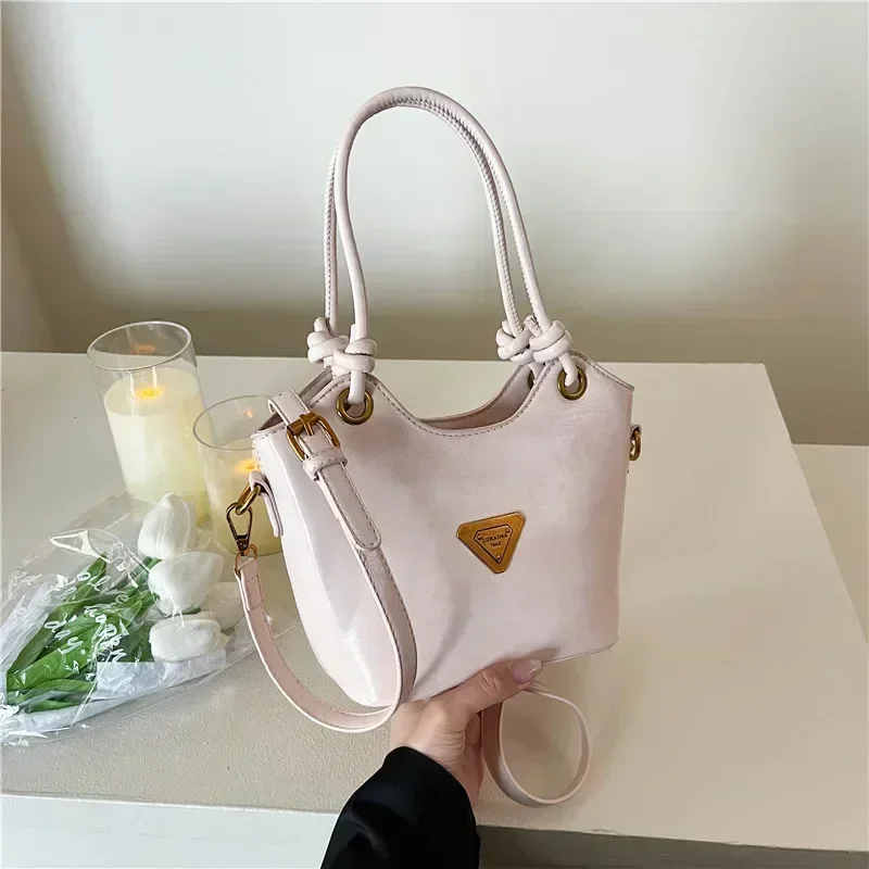 

2025 Spring Trend! Retro PU Leather Bucket Bag - Adjustable Crossbody Strap/Top Handle, Chic Minimalist Design, Lightweight
