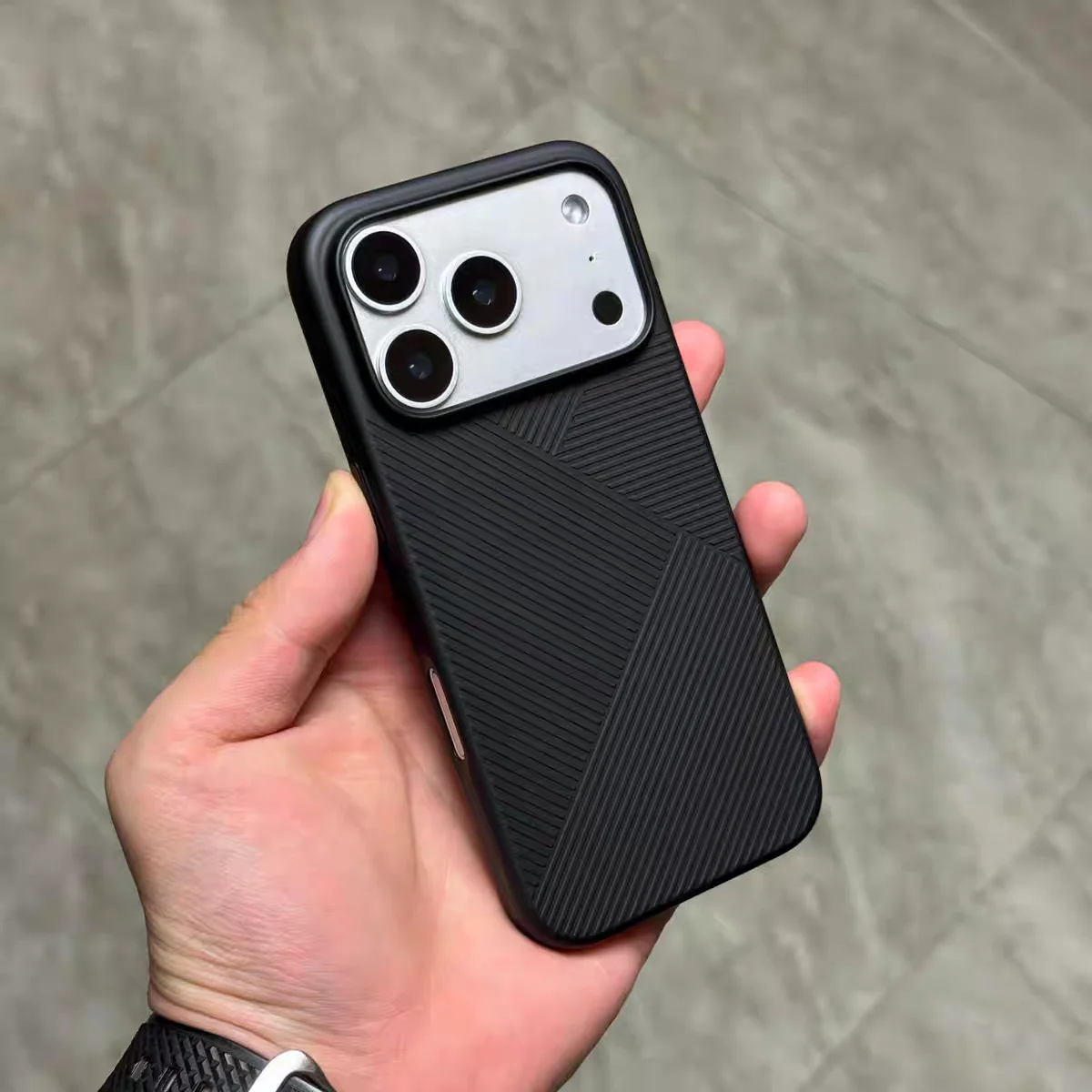 Luxuriöse matte, ultradünne Hülle mit geometrischer Textur für iPhone 17, 16, 15, 14 Pro Max, 17 Air – stoßfeste, durchscheinende Panzerhülle für Herren – Detail 8