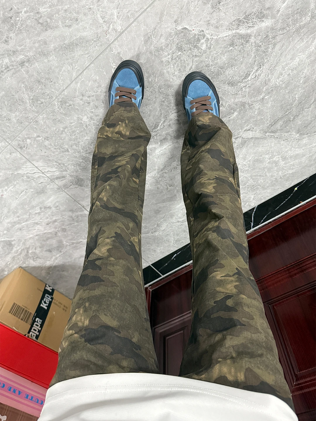 

Американские джинсы-карго в стиле High Street с камуфляжным принтом для мужчин: прямые, слегка расклешенные, облегающие, повседневные