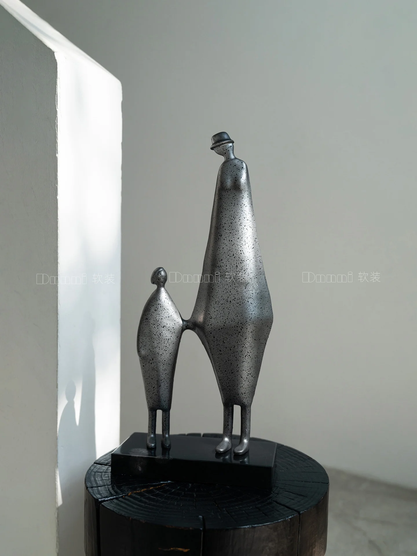 Holding Hands Abstract Figure Metal Marble Sculpture Art Ornament Home Tv Cabinet Living Room Modern Decorations For Gifts